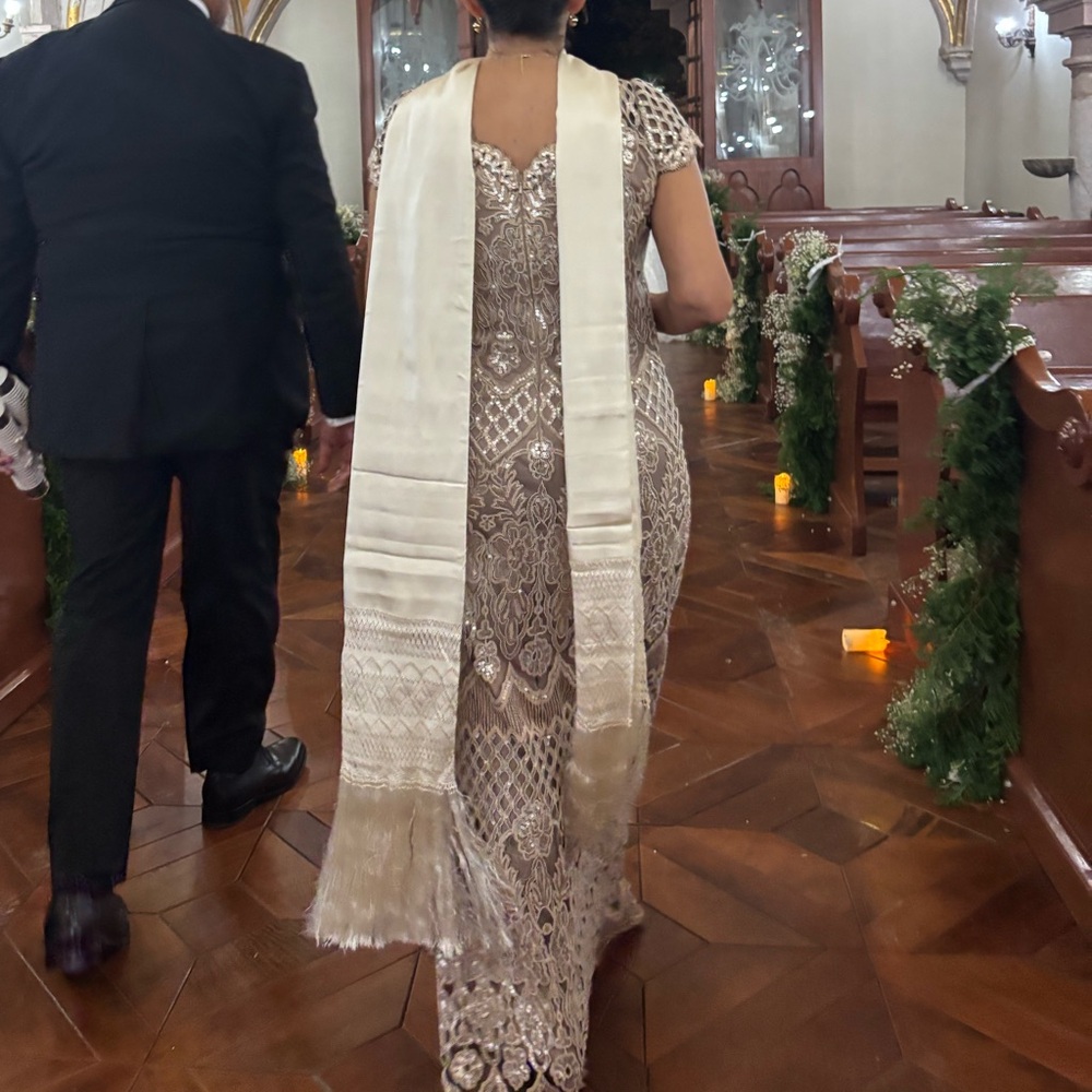 Elegant Gold Patterned Dress - Picture 2 of 4